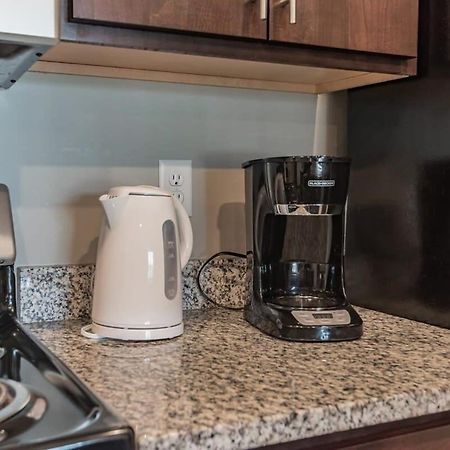 Spacious 2Br Suite Plus Patio Near Iowa State エームズ エクステリア 写真