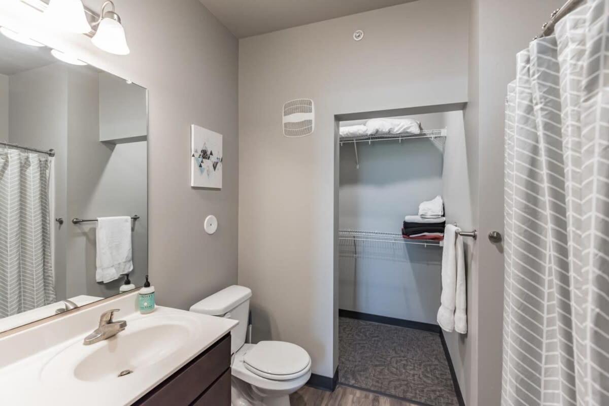 Spacious 2Br Suite Plus Patio Near Iowa State エームズ エクステリア 写真