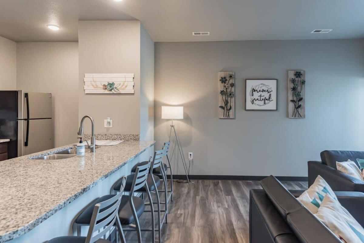 Spacious 2Br Suite Plus Patio Near Iowa State エームズ エクステリア 写真