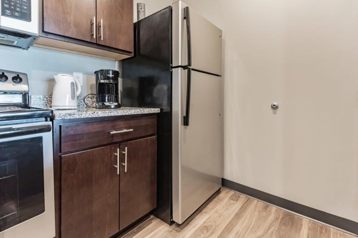 Spacious 2Br Suite Plus Patio Near Iowa State エームズ エクステリア 写真
