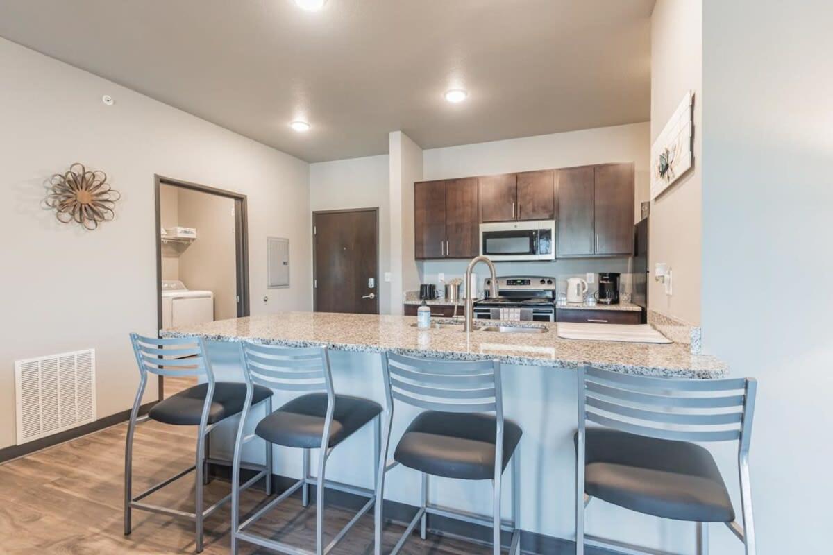 Spacious 2Br Suite Plus Patio Near Iowa State エームズ エクステリア 写真