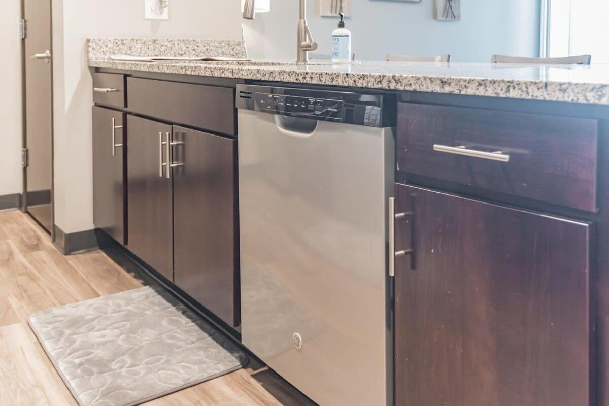 Spacious 2Br Suite Plus Patio Near Iowa State エームズ エクステリア 写真