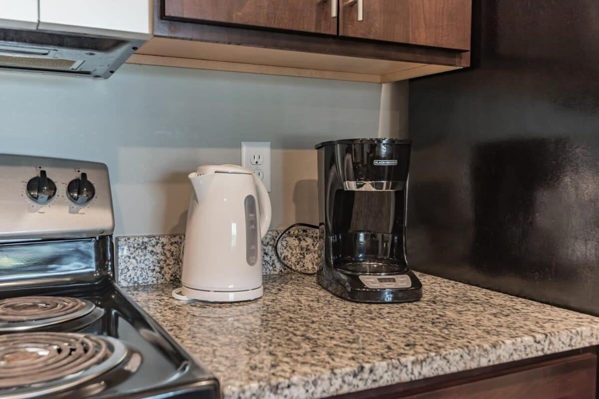 Spacious 2Br Suite Plus Patio Near Iowa State エームズ エクステリア 写真