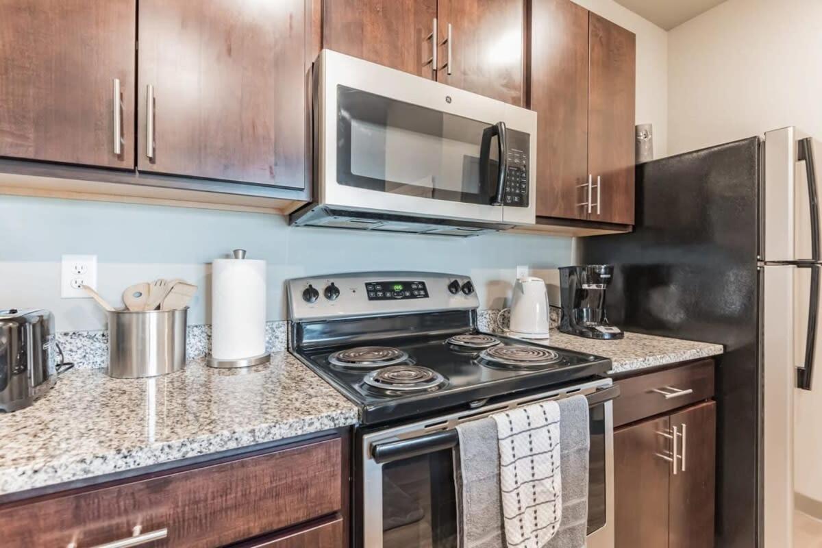 Spacious 2Br Suite Plus Patio Near Iowa State エームズ エクステリア 写真