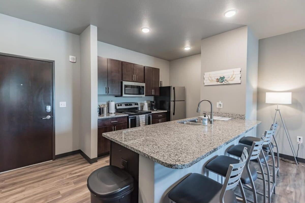 Spacious 2Br Suite Plus Patio Near Iowa State エームズ エクステリア 写真