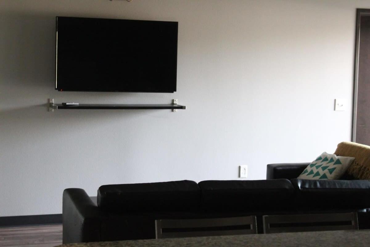 Spacious 2Br Suite Plus Patio Near Iowa State エームズ エクステリア 写真