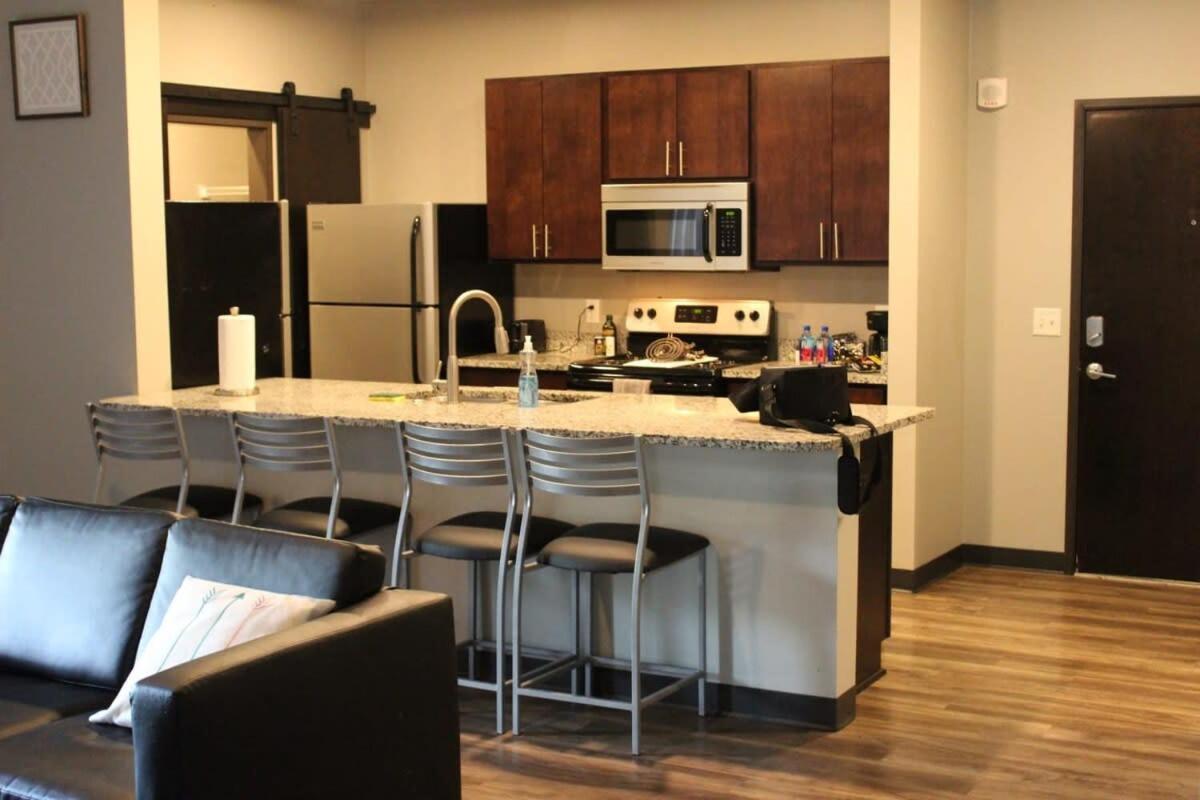 Spacious 2Br Suite Plus Patio Near Iowa State エームズ エクステリア 写真