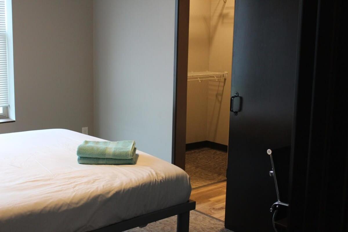Spacious 2Br Suite Plus Patio Near Iowa State エームズ エクステリア 写真