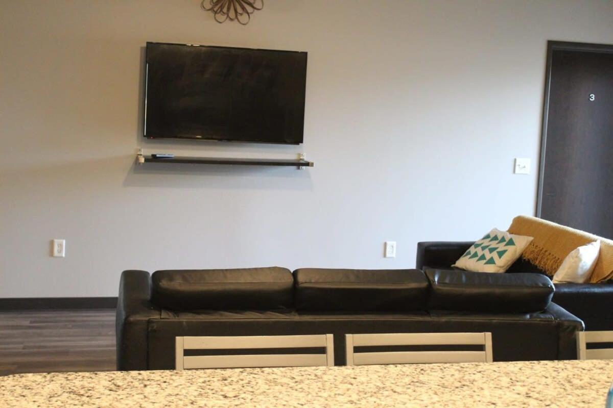 Spacious 2Br Suite Plus Patio Near Iowa State エームズ エクステリア 写真
