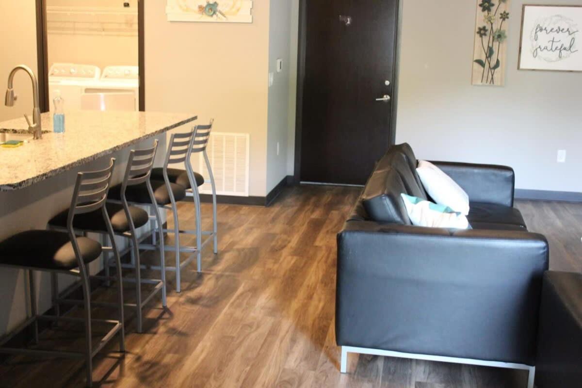 Spacious 2Br Suite Plus Patio Near Iowa State エームズ エクステリア 写真