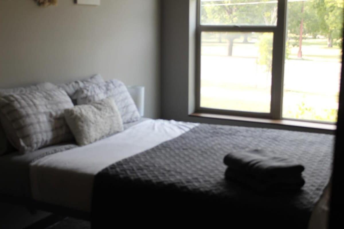 Spacious 2Br Suite Plus Patio Near Iowa State エームズ エクステリア 写真