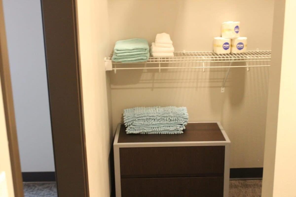 Spacious 2Br Suite Plus Patio Near Iowa State エームズ エクステリア 写真