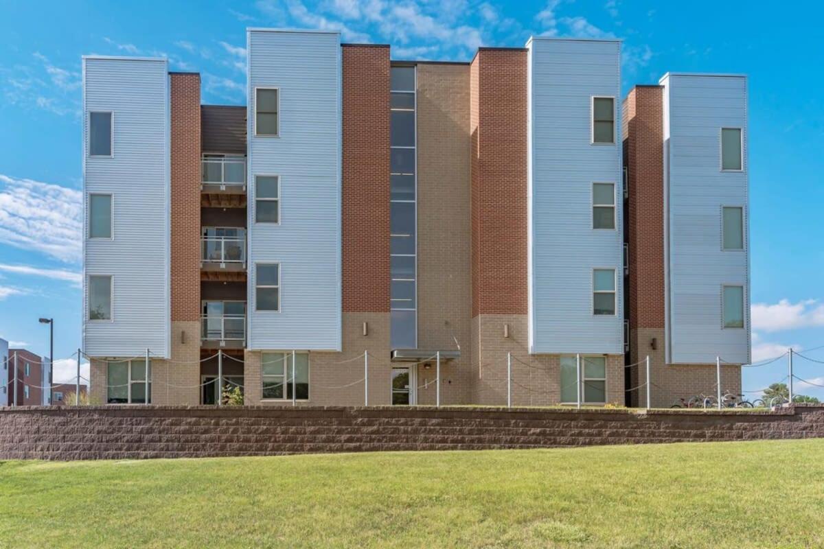 Spacious 2Br Suite Plus Patio Near Iowa State エームズ エクステリア 写真